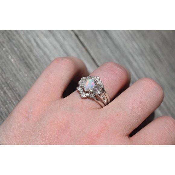 Opal Engagement ring set, raw stone ring, alternative engagement ring, u… - Picture 4 of 6